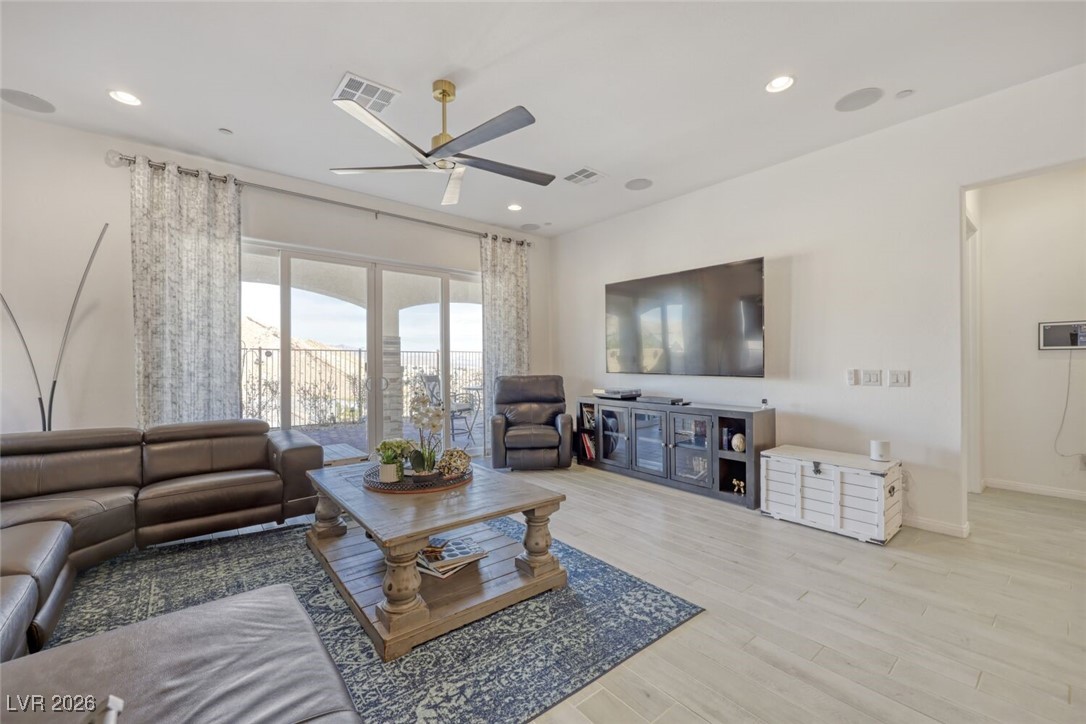 12 Tatahatso Point Street