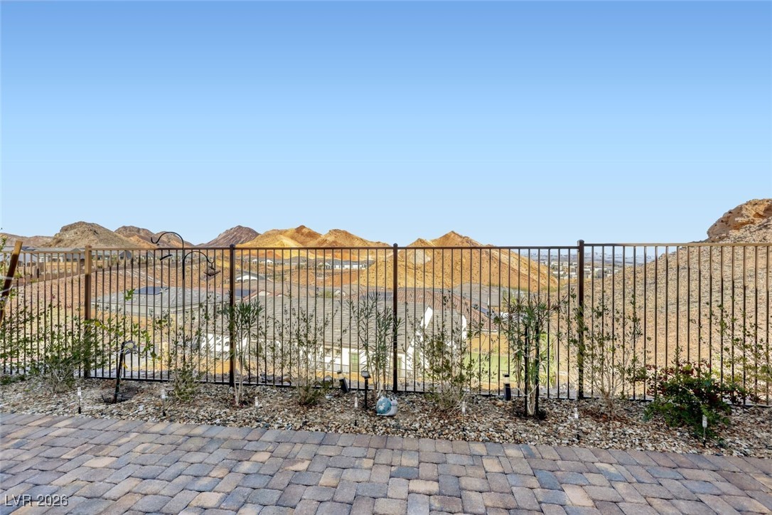 12 Tatahatso Point Street