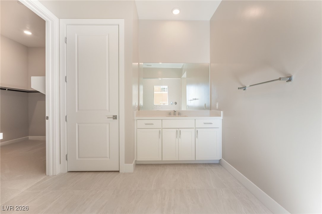 9132 Las Manaitas Avenue 202