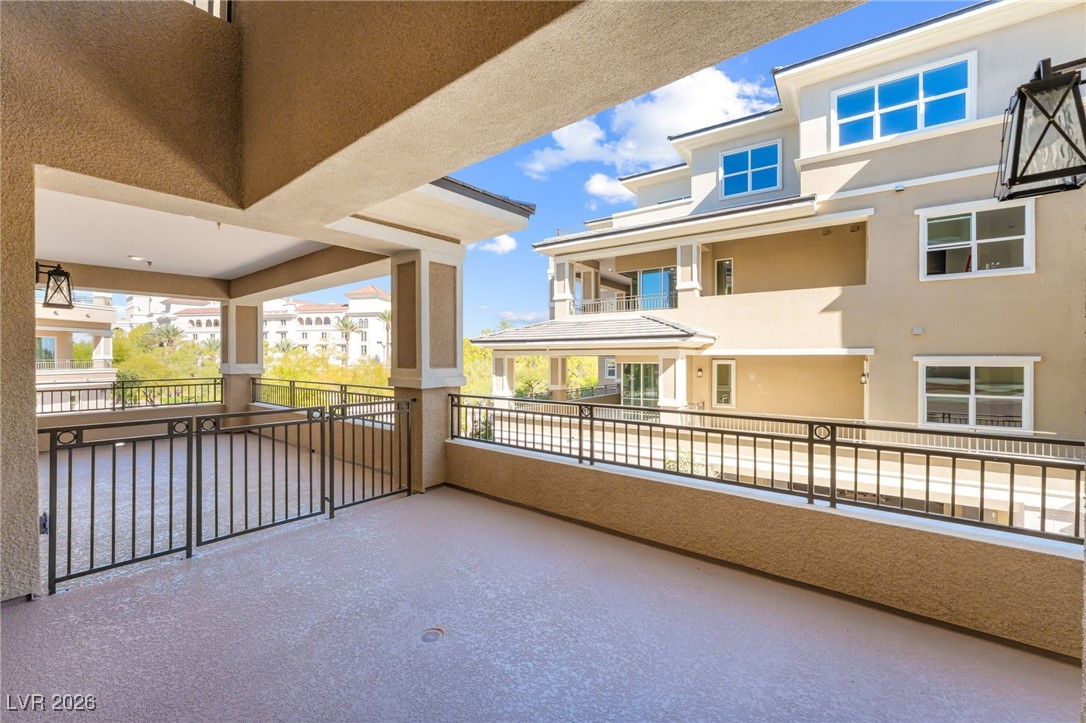 9132 Las Manaitas Avenue 202