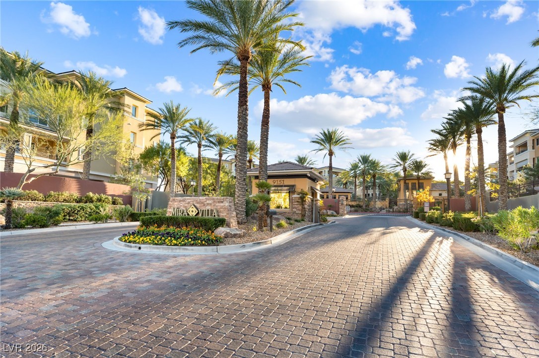 9132 Las Manaitas Avenue 202