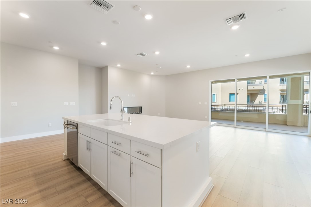 9132 Las Manaitas Avenue 202