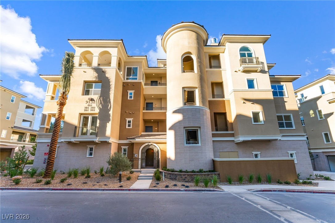 9132 Las Manaitas Avenue 202