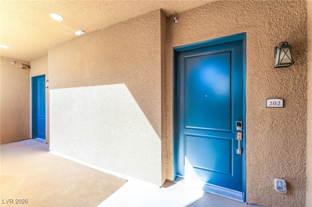 9132 Las Manaitas Avenue 202