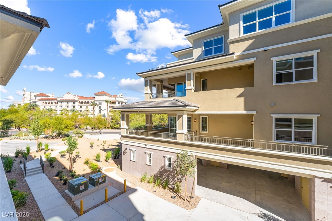 9132 Las Manaitas Avenue 202