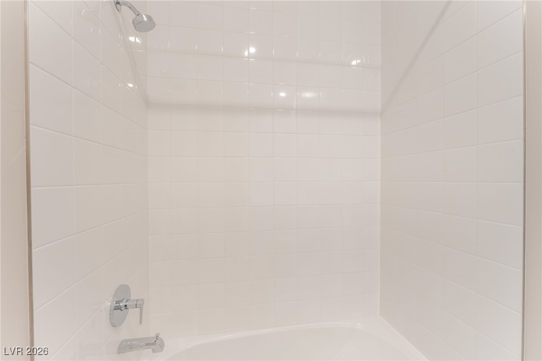 9132 Las Manaitas Avenue 202