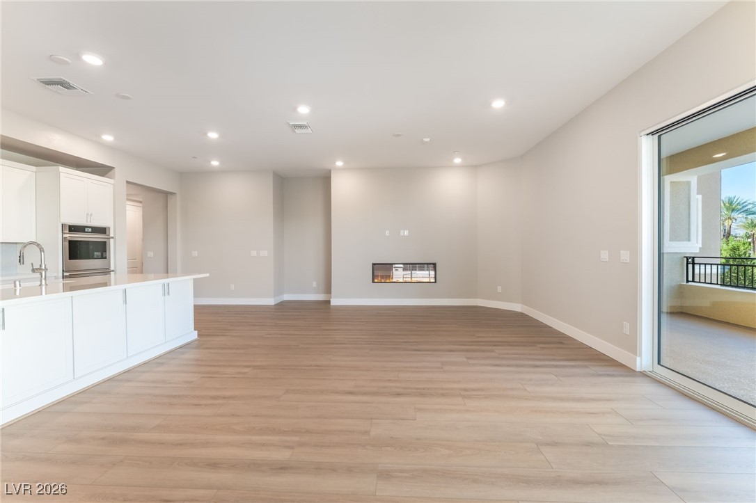 9132 Las Manaitas Avenue 202