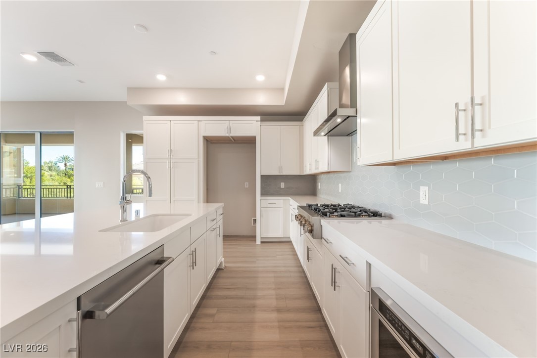 9132 Las Manaitas Avenue 202