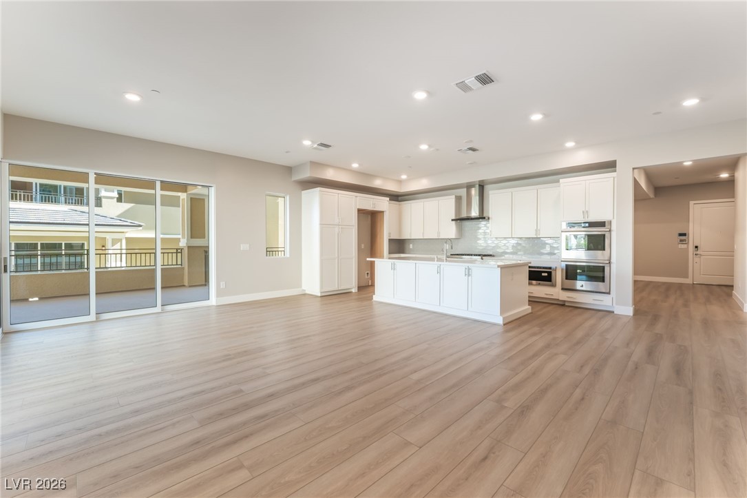 9132 Las Manaitas Avenue 202