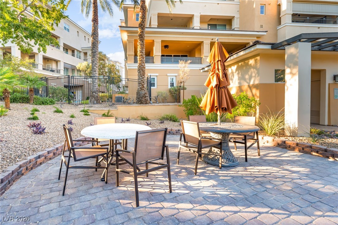 9132 Las Manaitas Avenue 202