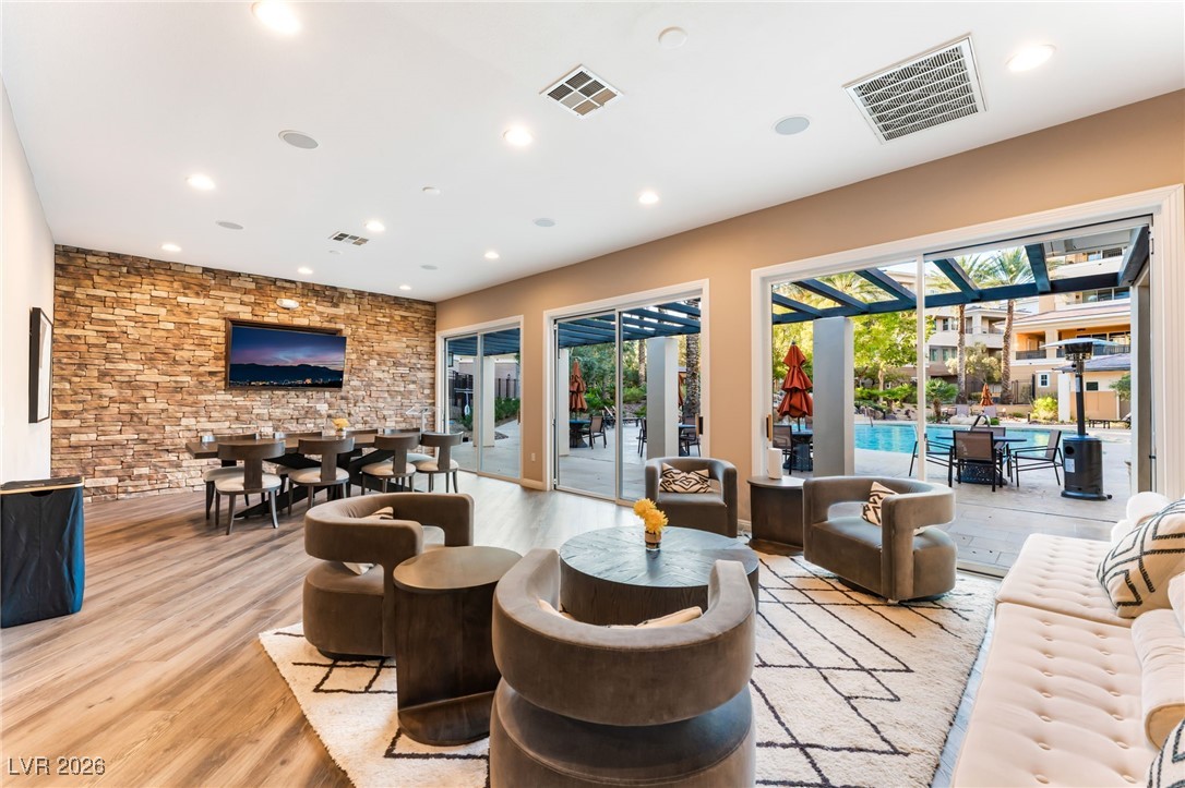 9132 Las Manaitas Avenue 202