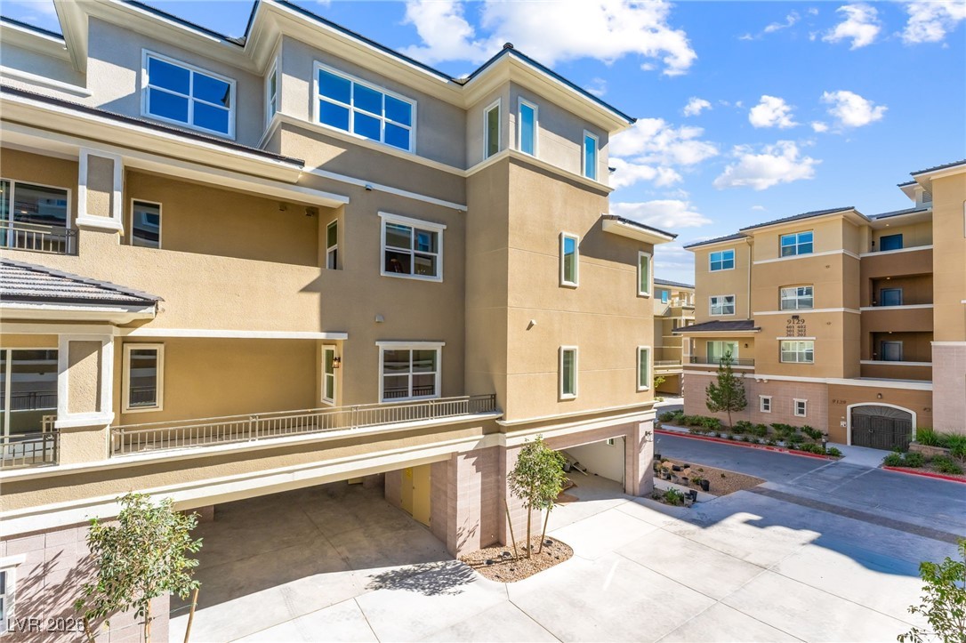 9132 Las Manaitas Avenue 202