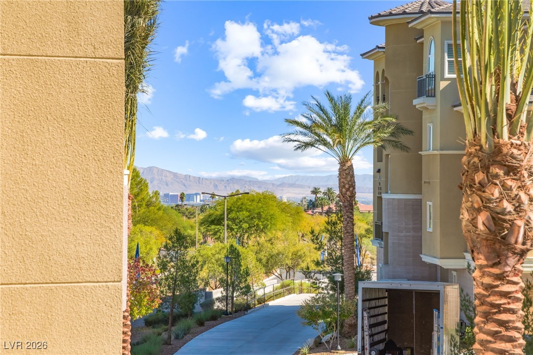 9132 Las Manaitas Avenue 202