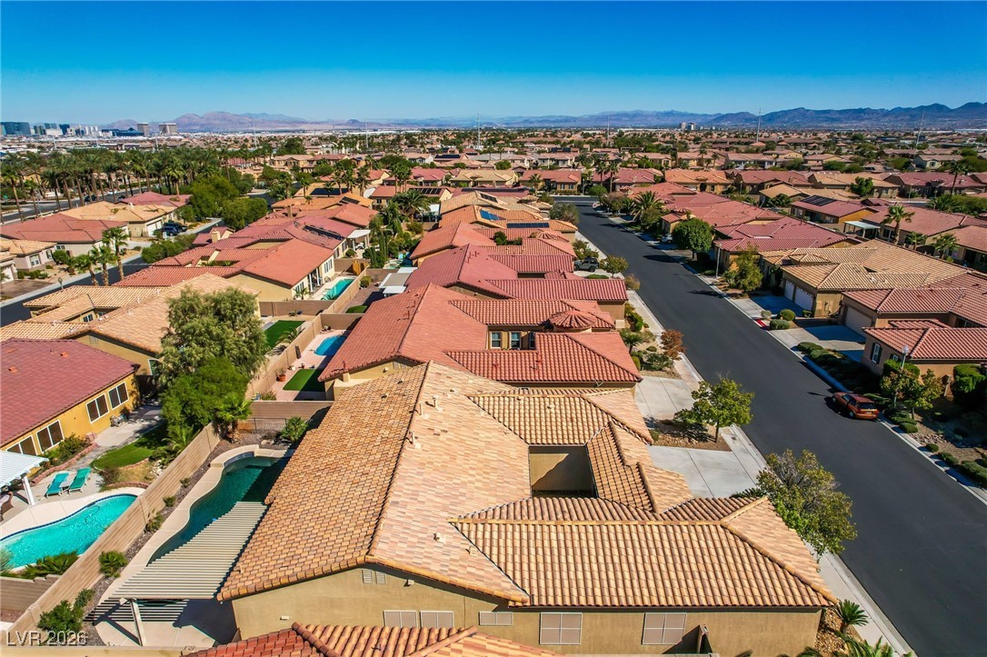 7232 Frontier Hills Avenue