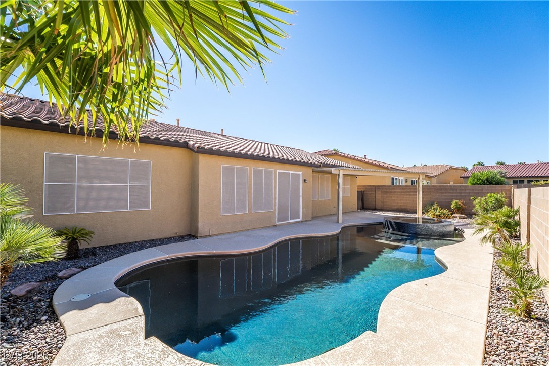 7232 Frontier Hills Avenue