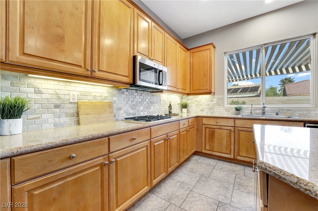 7232 Frontier Hills Avenue