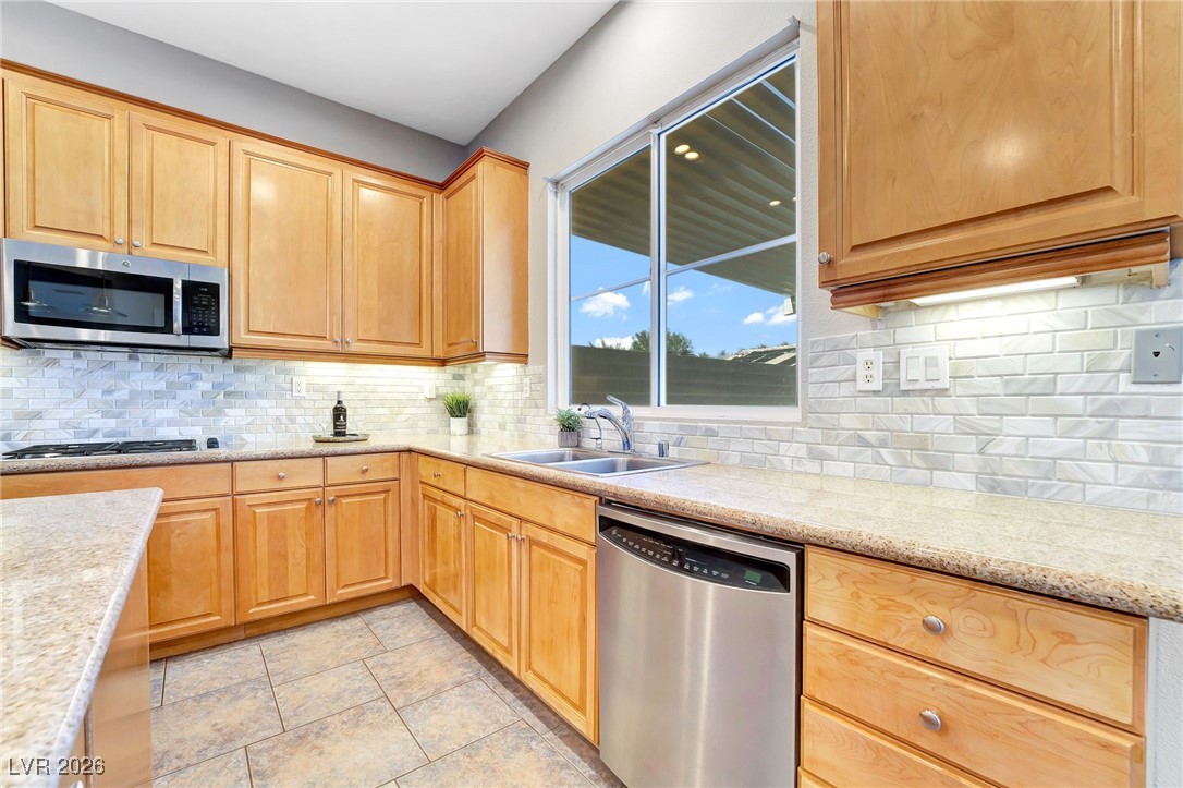 7232 Frontier Hills Avenue