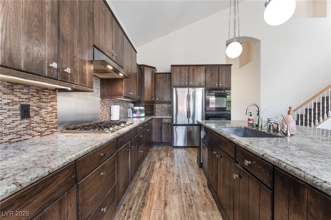 2766 Glen Port Street