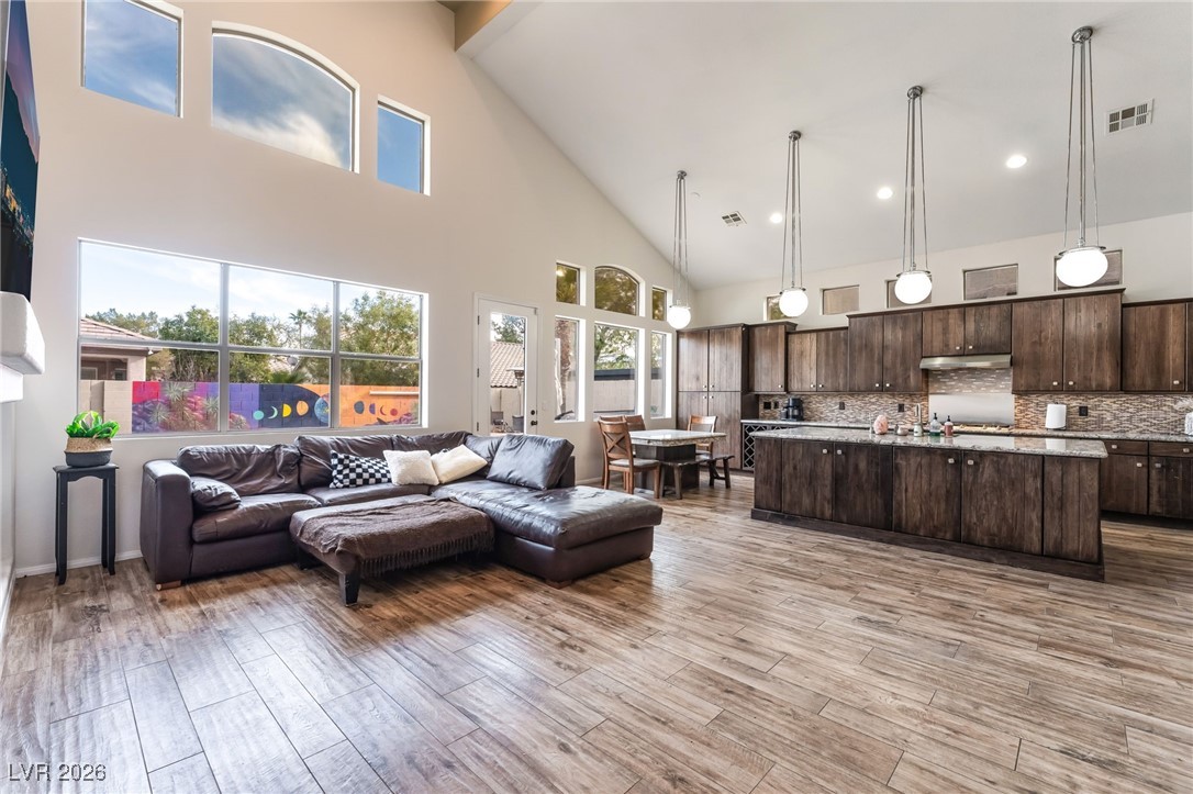 2766 Glen Port Street