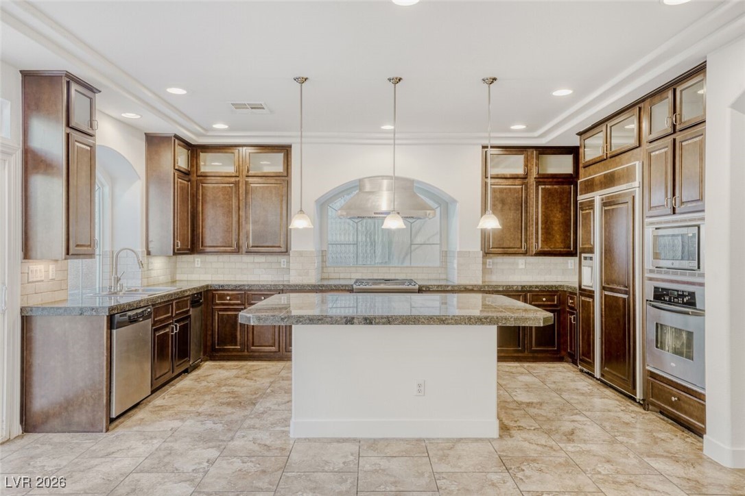 8564 Silver Coast Street