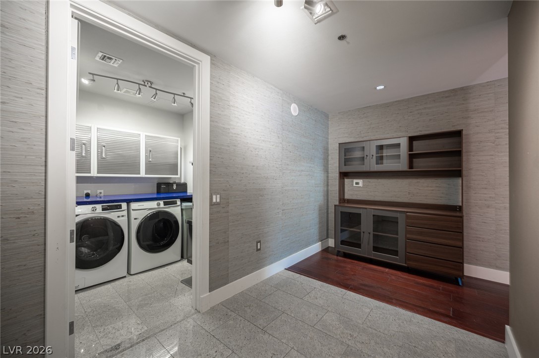 4471 Dean Martin Drive 810