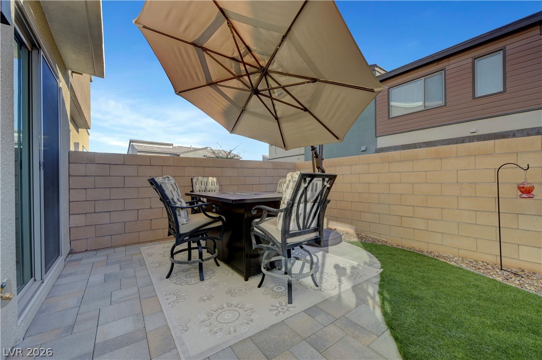 9291 Desert Pearl Avenue