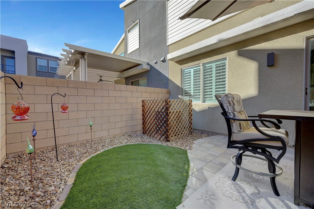 9291 Desert Pearl Avenue