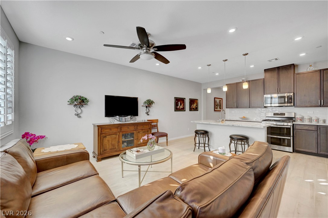 9291 Desert Pearl Avenue