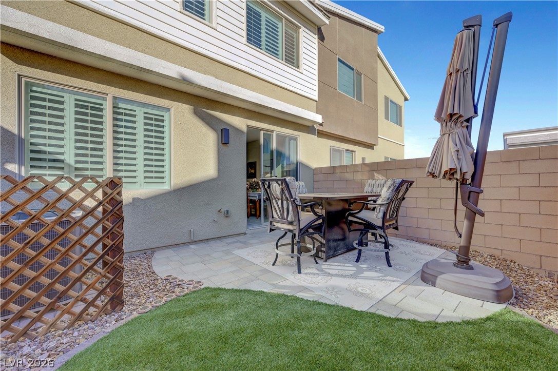 9291 Desert Pearl Avenue