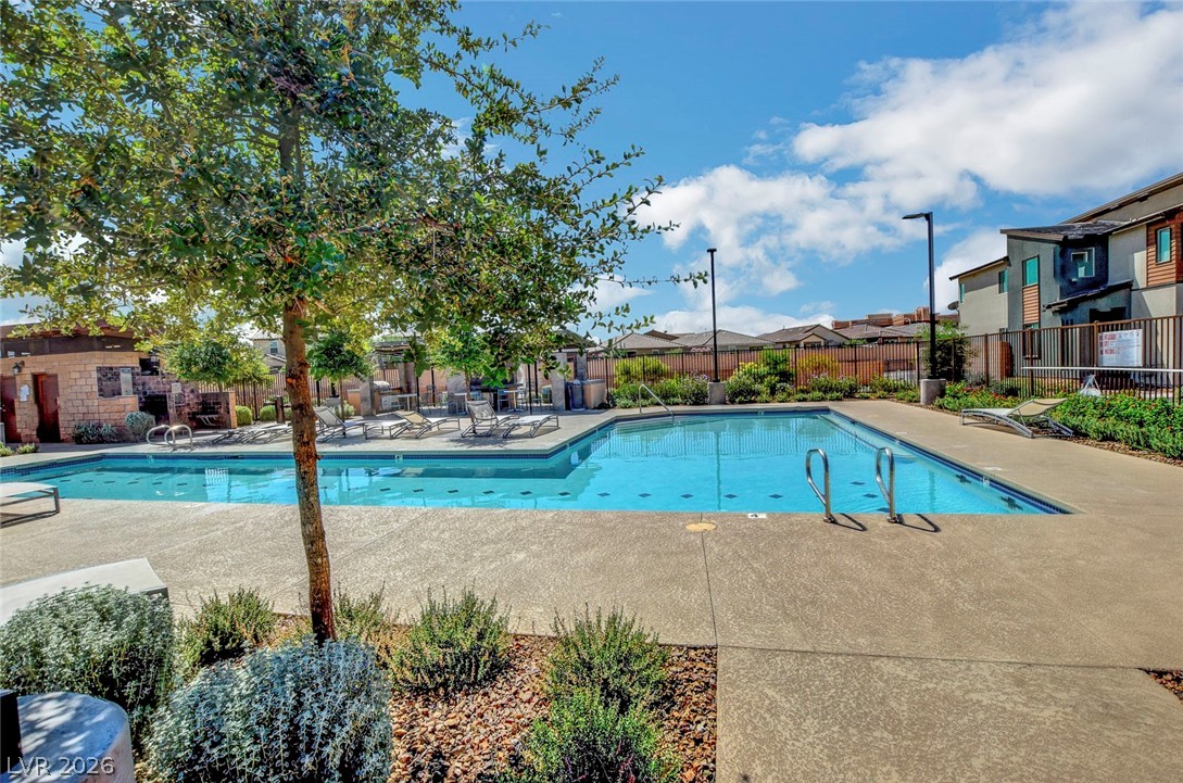 9291 Desert Pearl Avenue