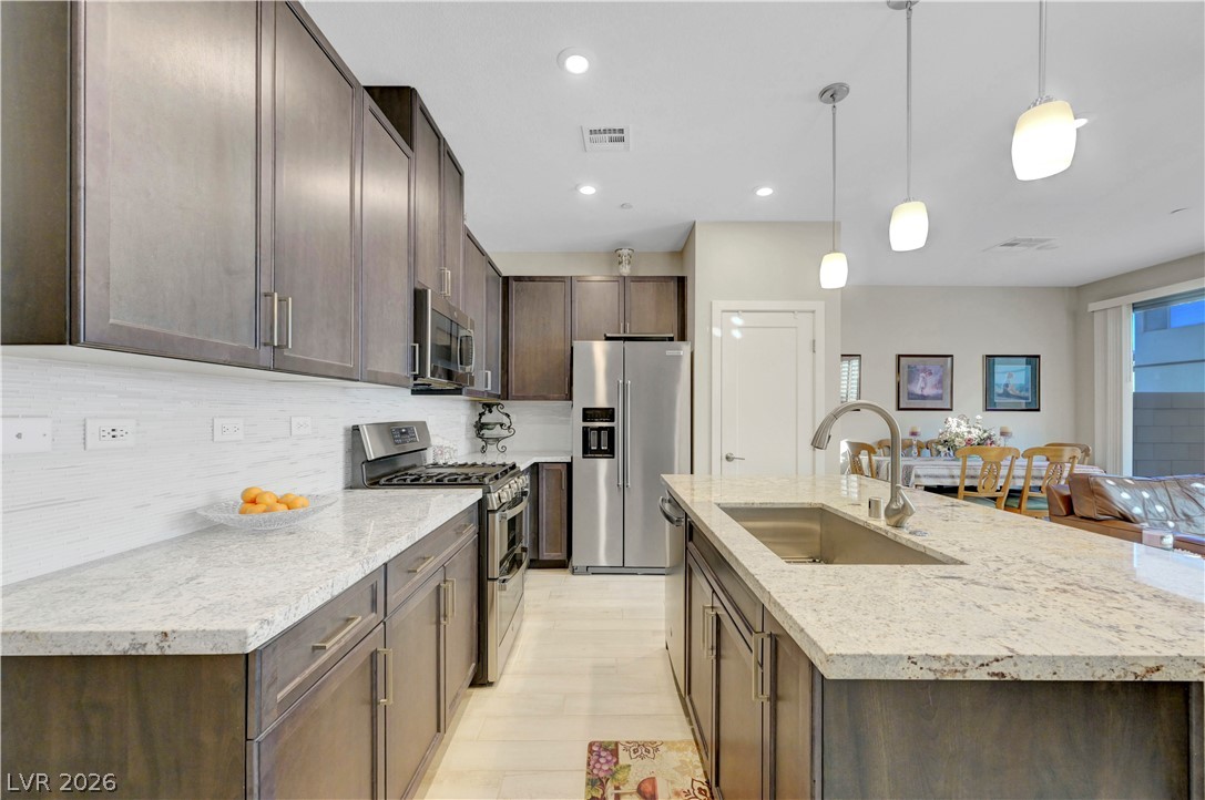 9291 Desert Pearl Avenue