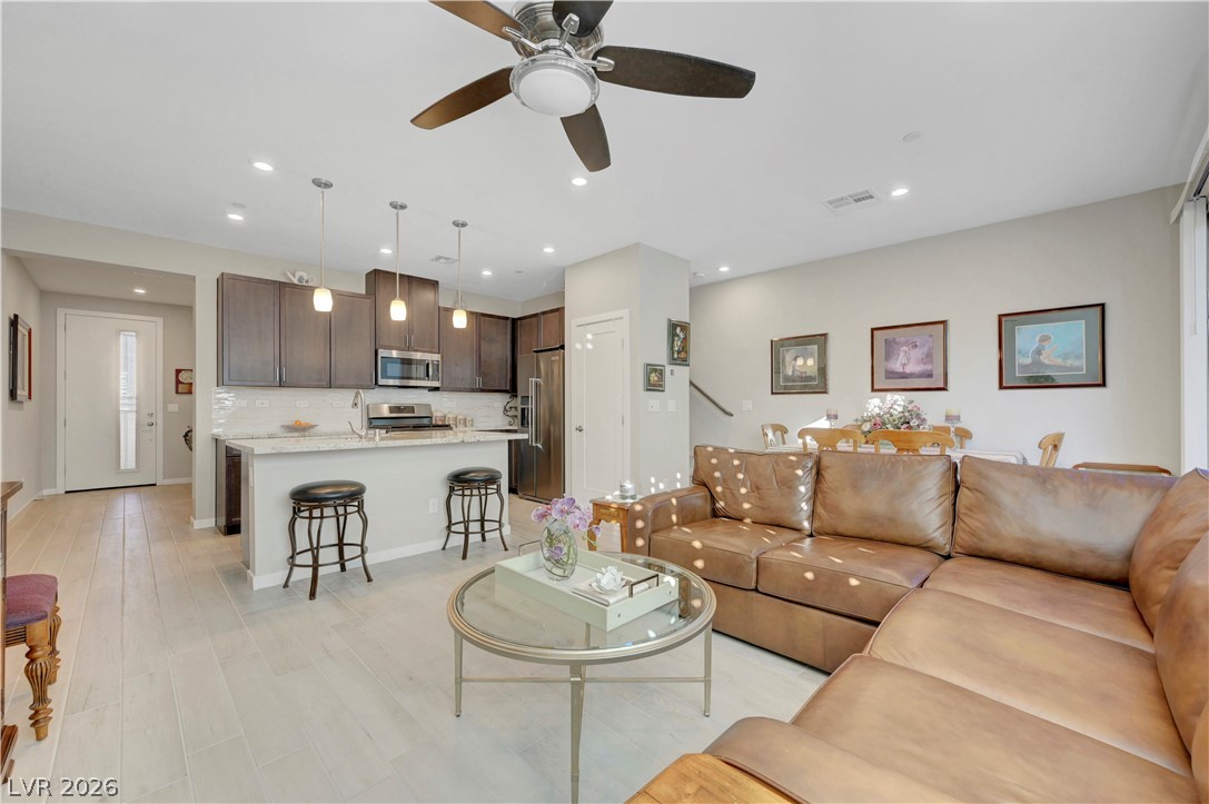 9291 Desert Pearl Avenue