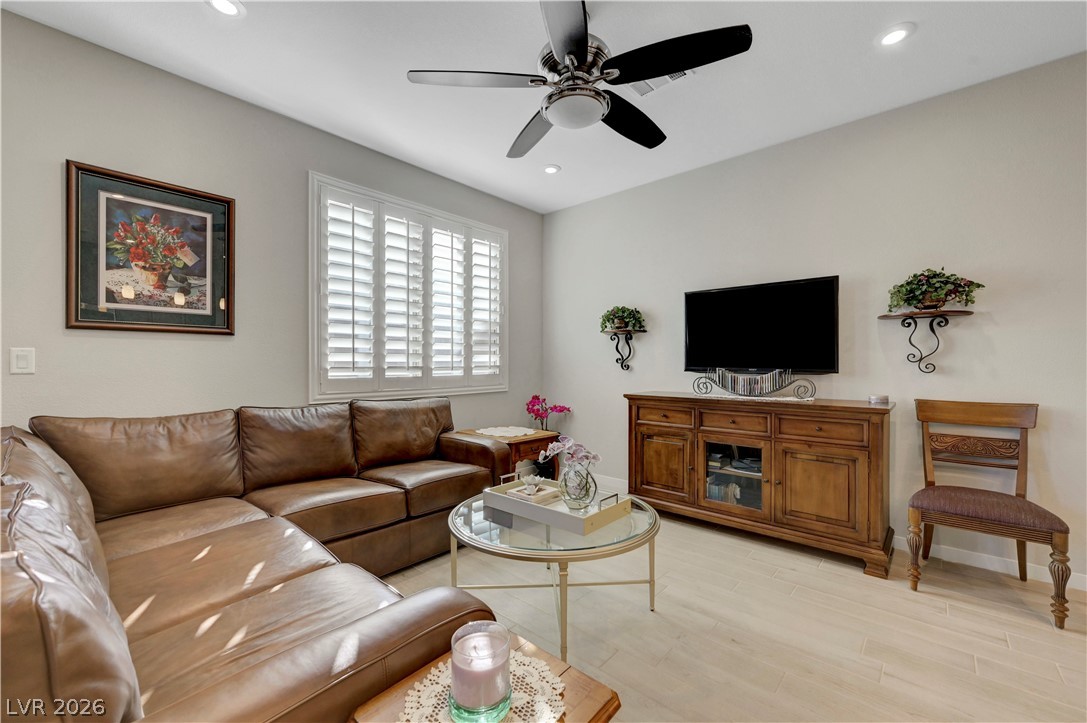 9291 Desert Pearl Avenue