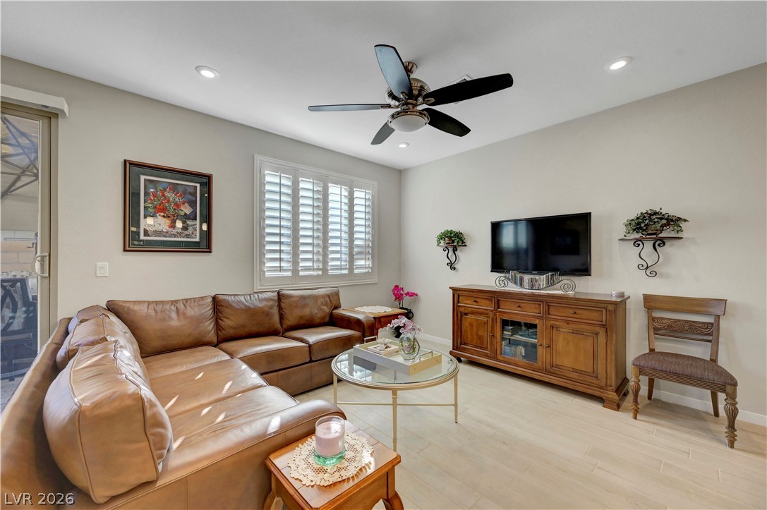 9291 Desert Pearl Avenue