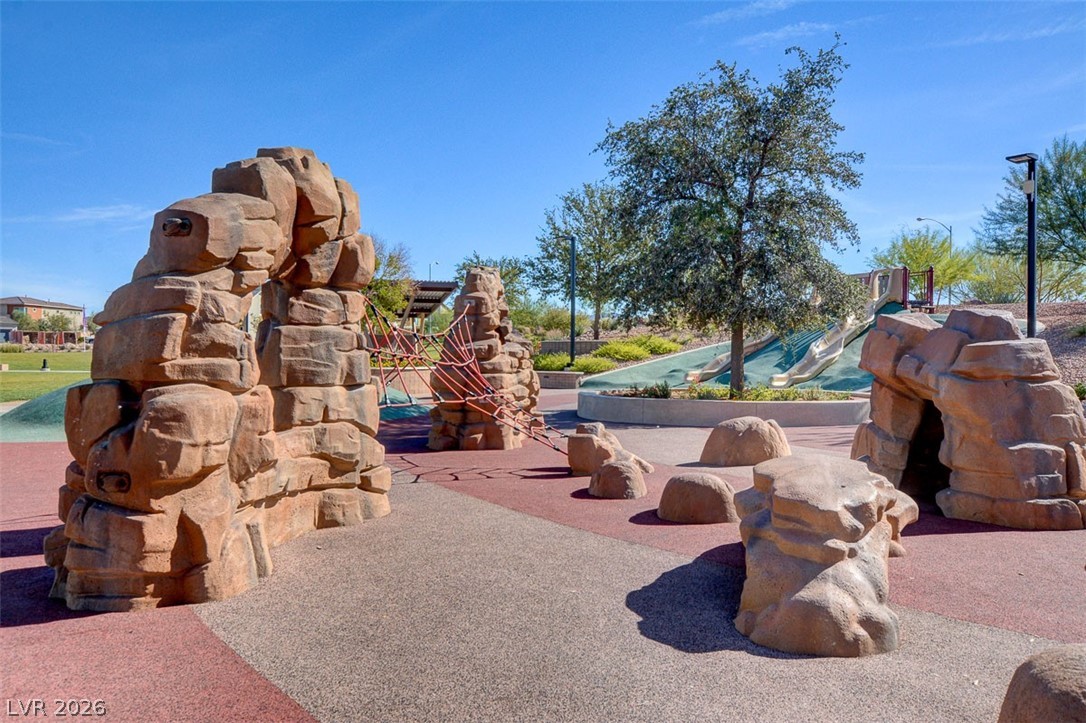 355 Mano Destra Lane