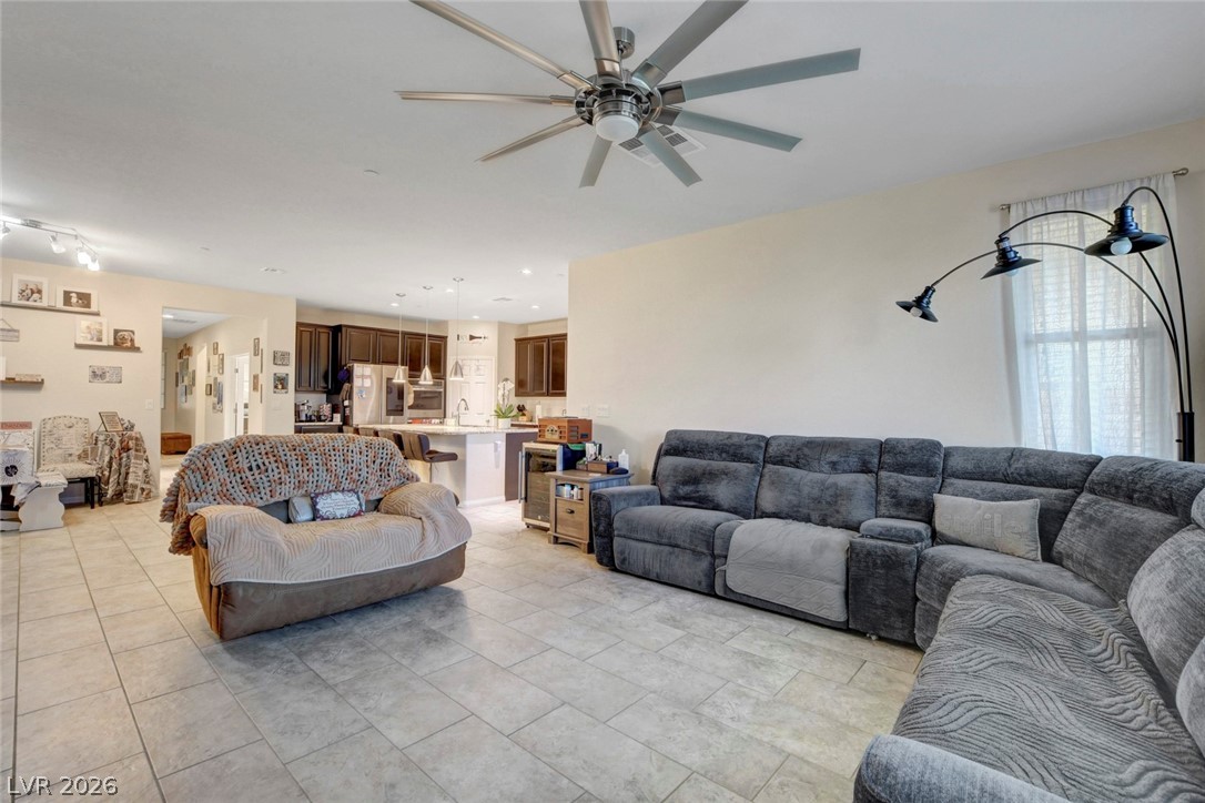 355 Mano Destra Lane