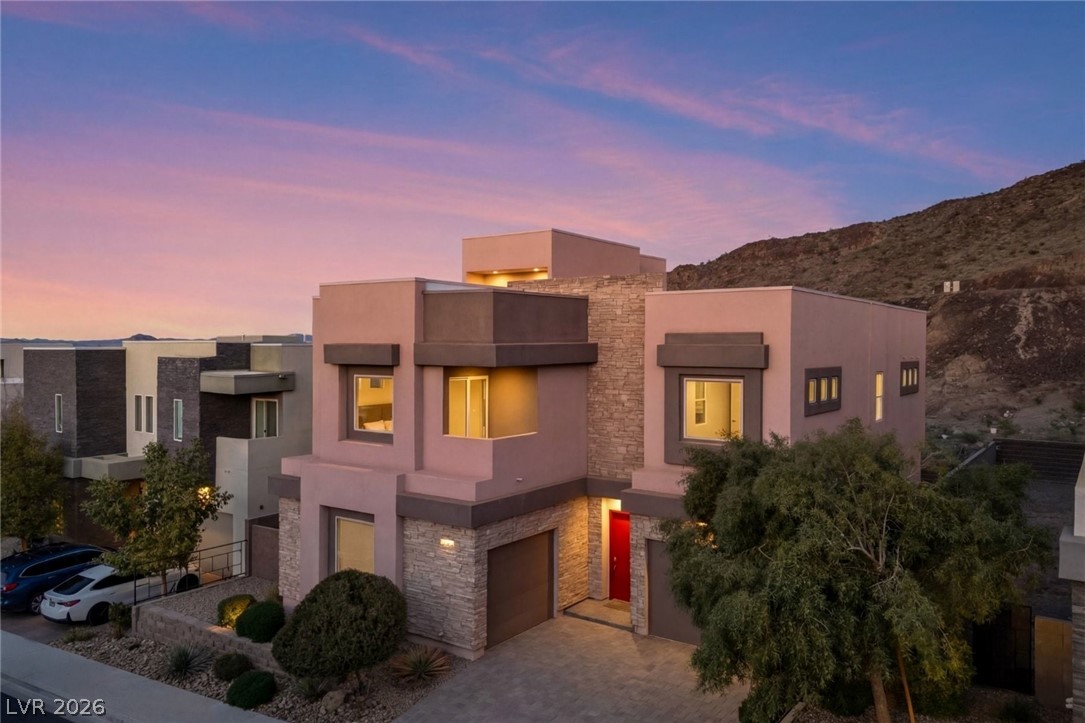 276 Crimson Edge Street