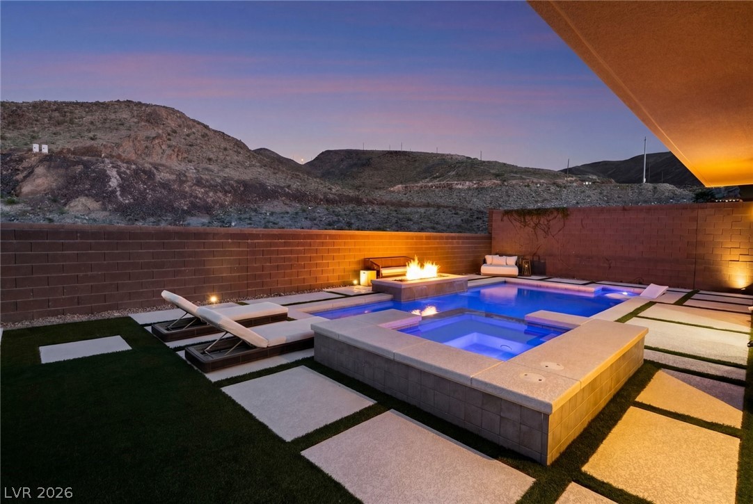 276 Crimson Edge Street