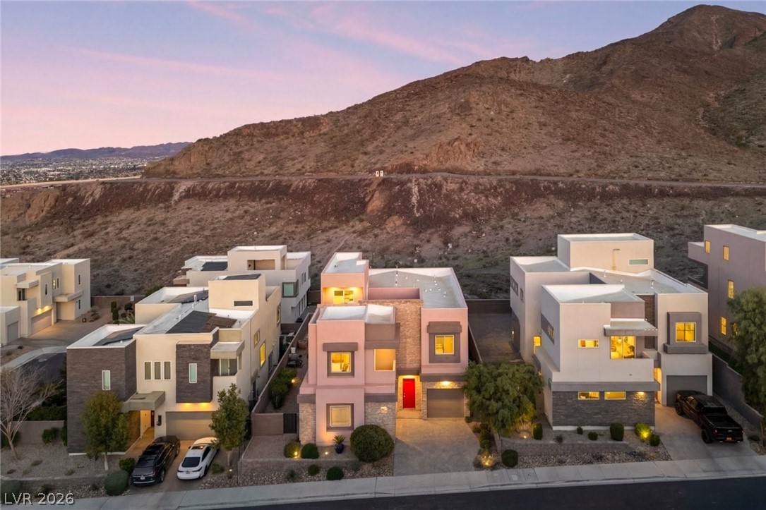 276 Crimson Edge Street