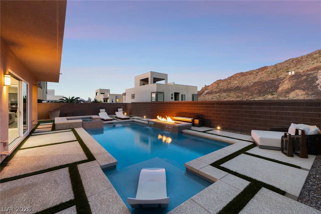 276 Crimson Edge Street