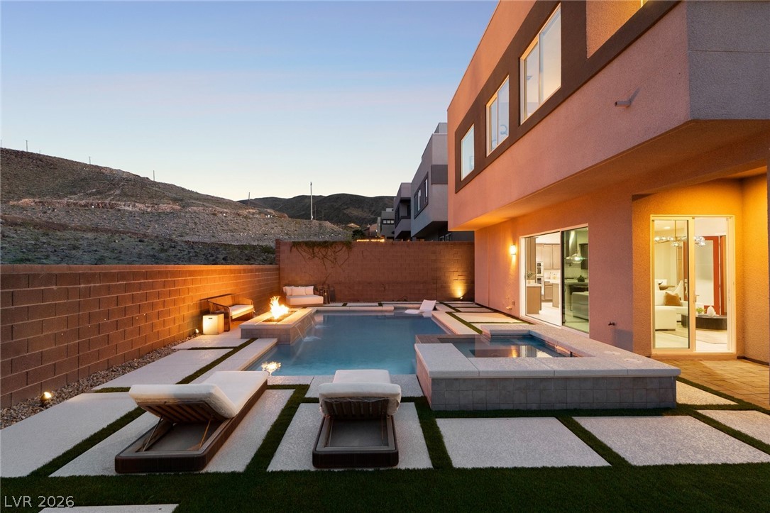 276 Crimson Edge Street