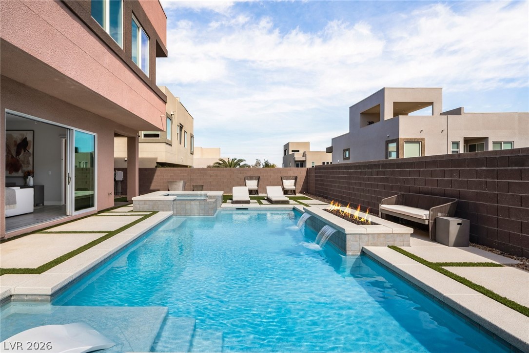 276 Crimson Edge Street