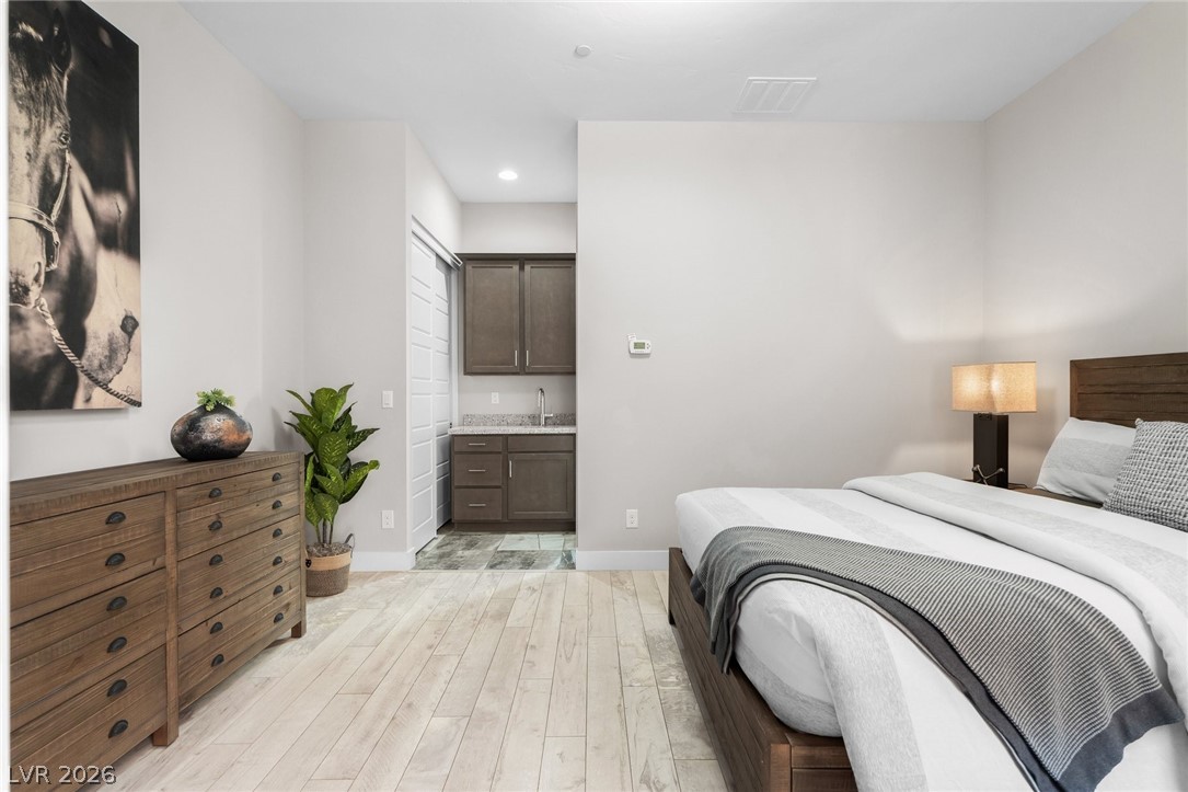 276 Crimson Edge Street