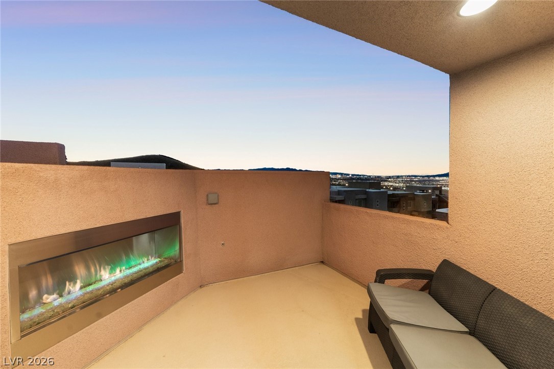 276 Crimson Edge Street