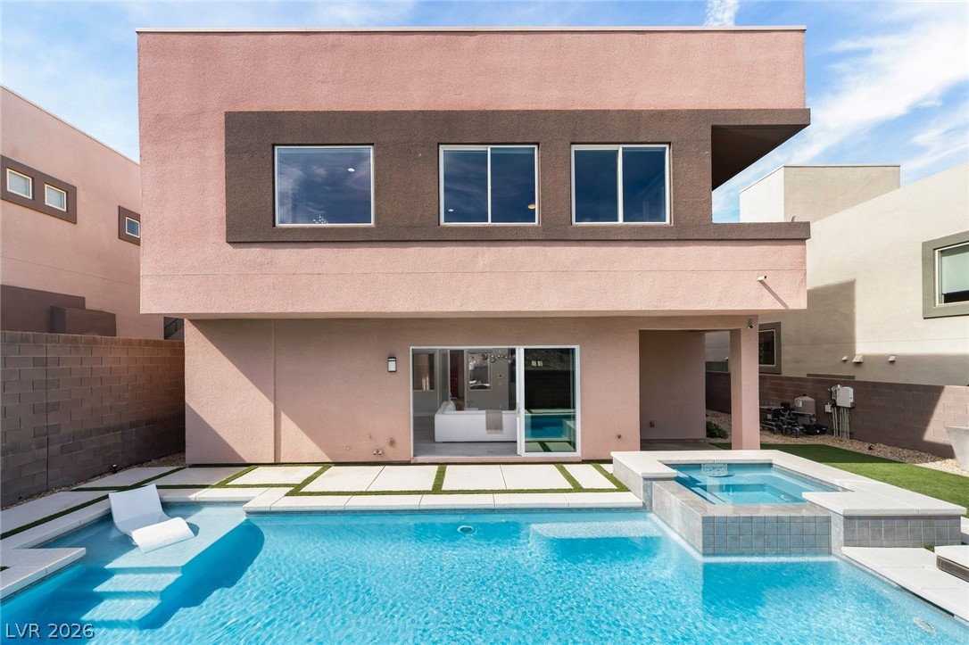 276 Crimson Edge Street