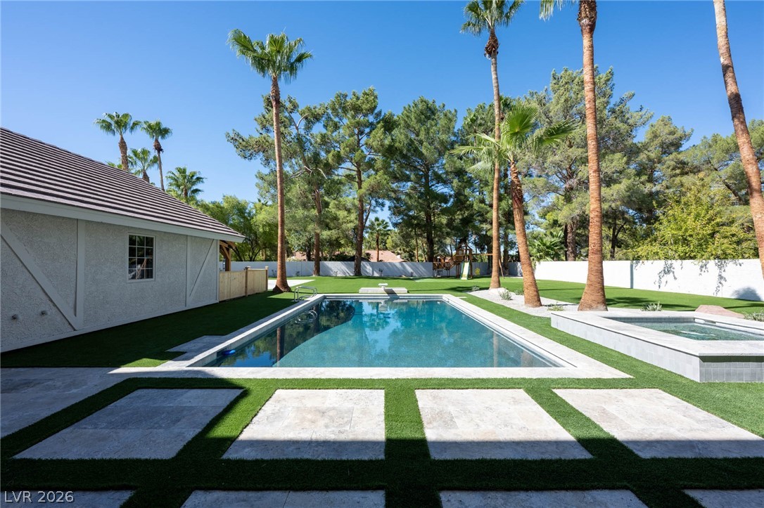 30 Quail Hollow Drive