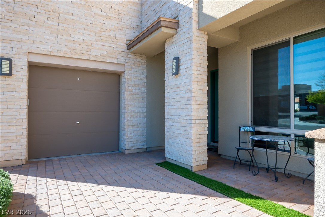 3016 Travesara Avenue