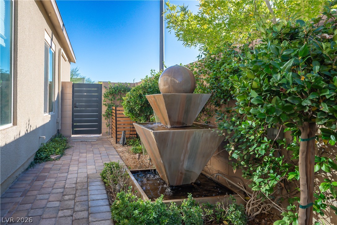 3016 Travesara Avenue