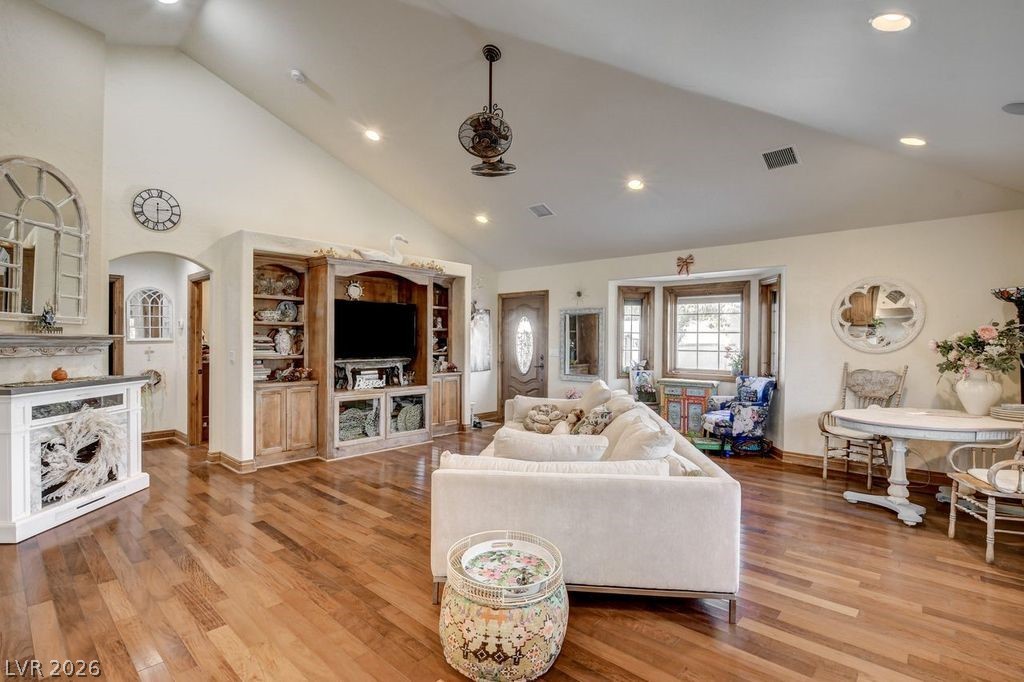 7229 Mira Vista Street