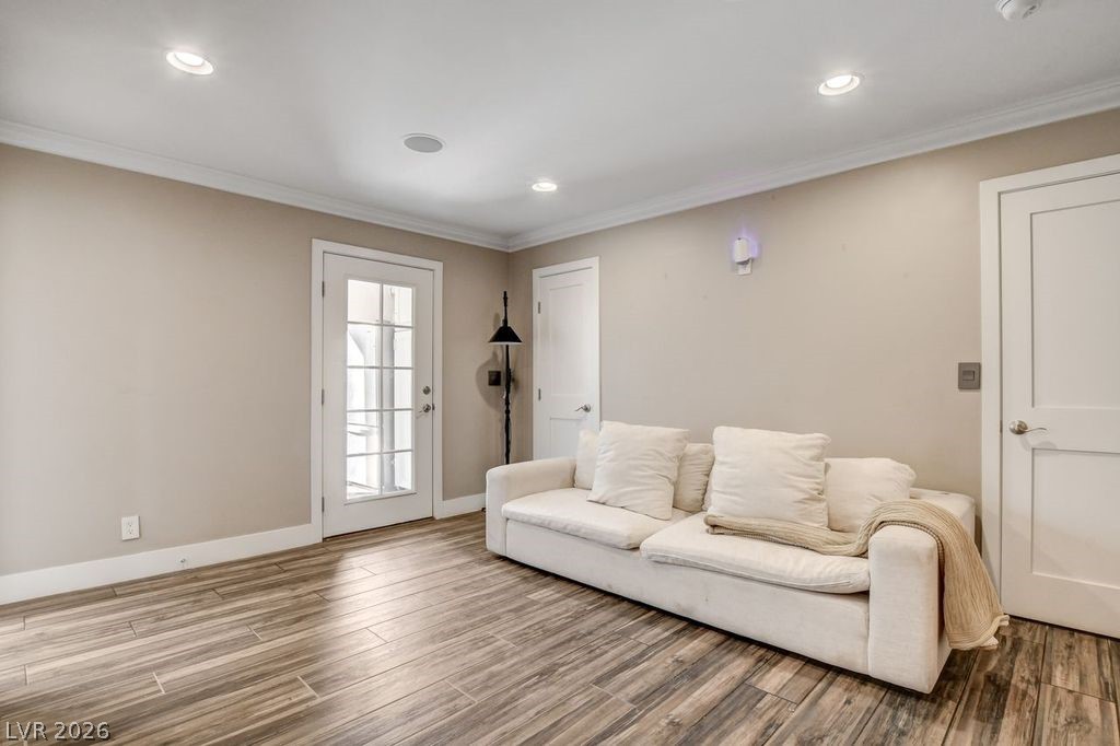 7229 Mira Vista Street